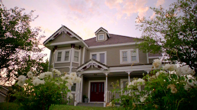 It's a nice house though eh? Sorry, that's all I've got. This film really is that dull